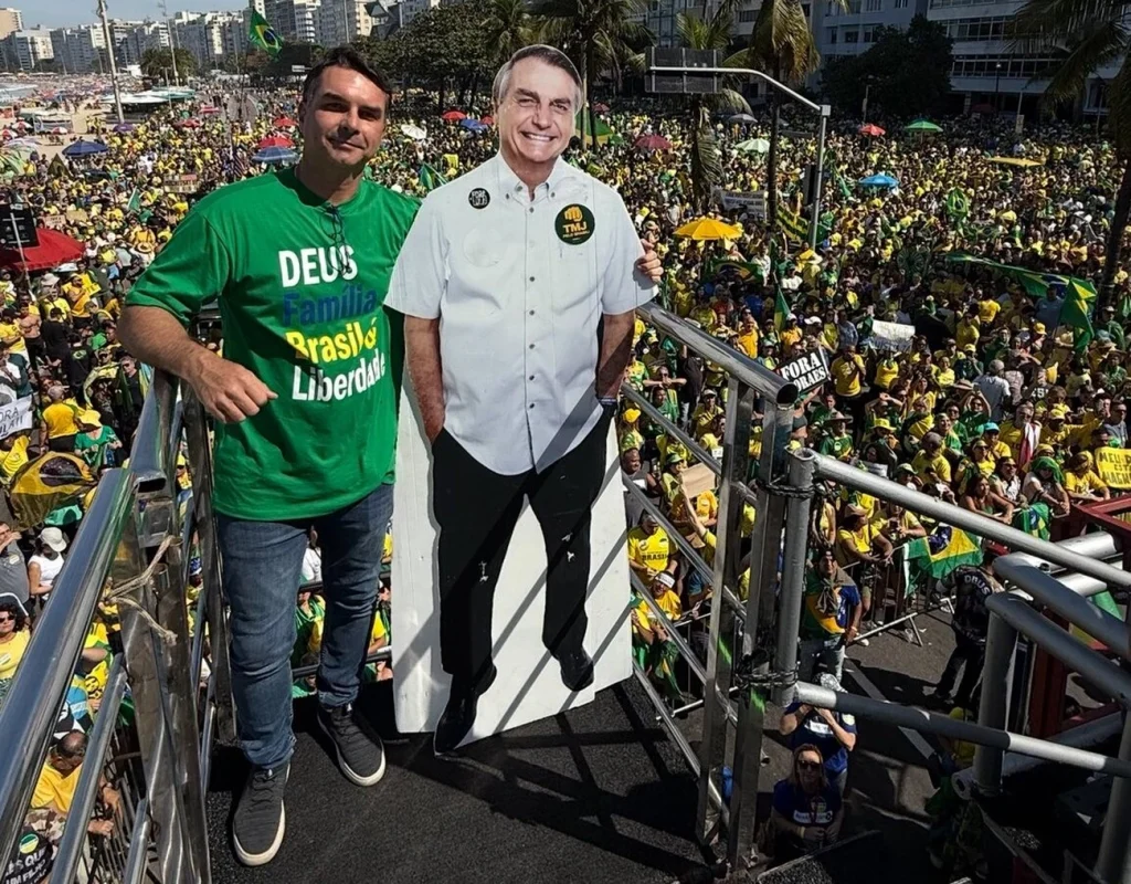 PL discute IA, montagens e bonecos para preencher vazio deixado por Bolsonaro