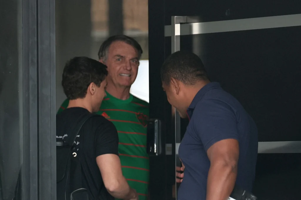 Bolsonaro quer cirurgia de emergência em Natal para evitar dor excruciáte agora
