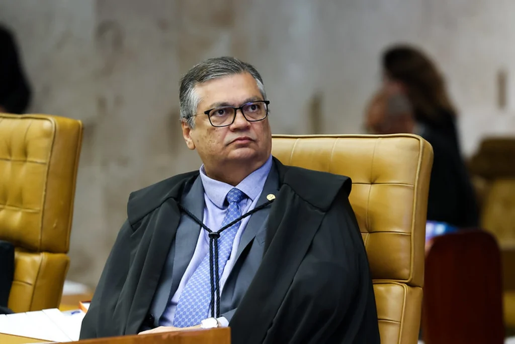 Dino manda PF investigar novas irregularidades em emendas Pix