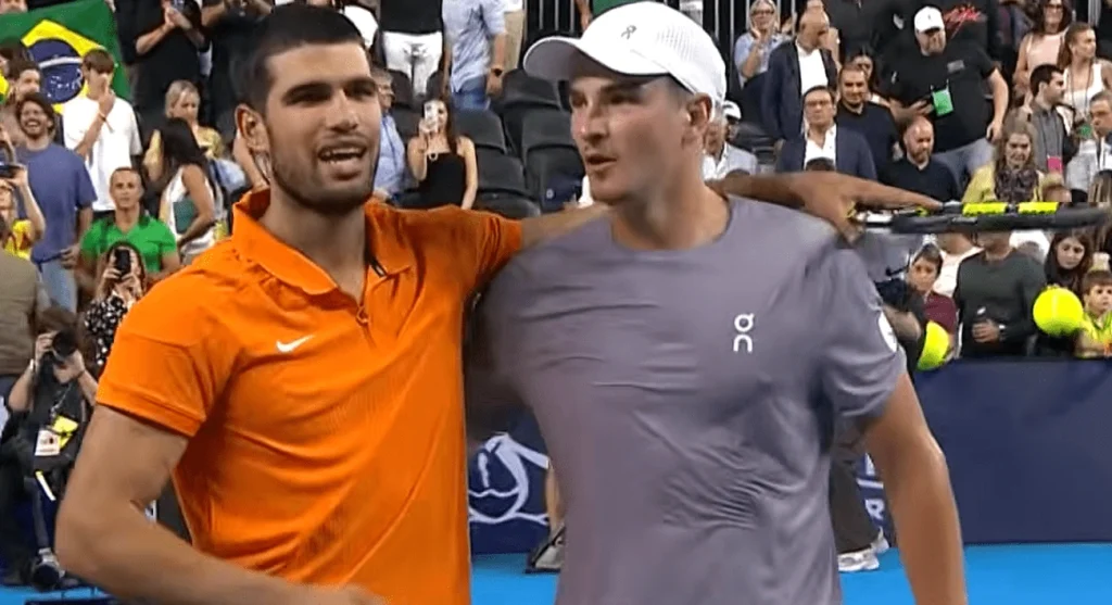 João Fonseca brilha e faz jogo duro, mas é superado por Alcaraz em Miami João Fonseca brilha e faz jogo duro, mas é superado por Alcaraz em Miami