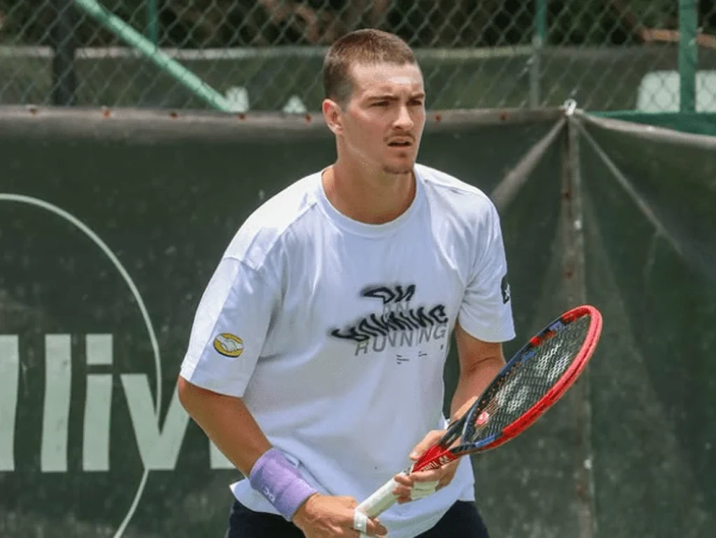 João Fonseca treina na véspera de duelo contra Alcaraz em Miami João Fonseca treina na véspera de duelo contra Alcaraz em Miami