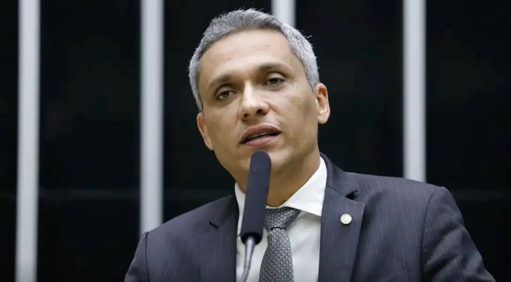 Deputado do PL indiciado por desvio de recursos da cota parlamentar agora Deputado do PL indiciado por desvio de recursos da cota parlamentar agora