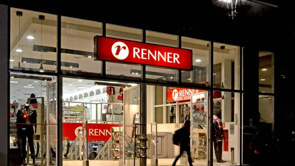Renner (LREN3) anuncia R$ 223,7 mi em proventos, programa de recompra e ação sobe 4%
