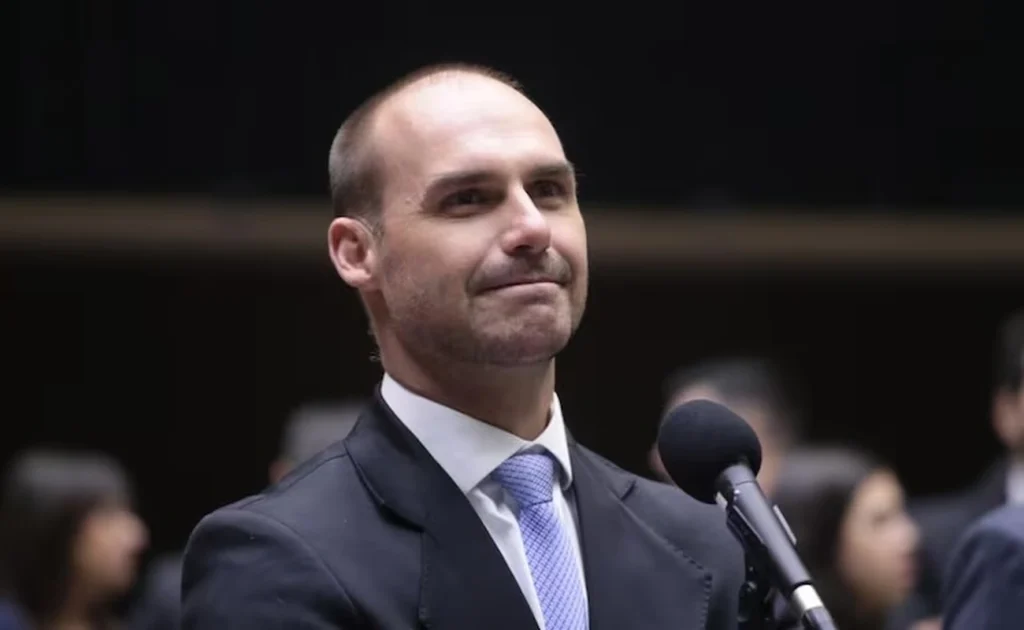 Eduardo Bolsonaro perde passaporte diplomático e precisa de visto agora nos EUA