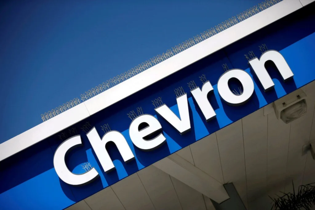 Chevron negocia licença com EUA para operar no petróleo da Venezuela agora