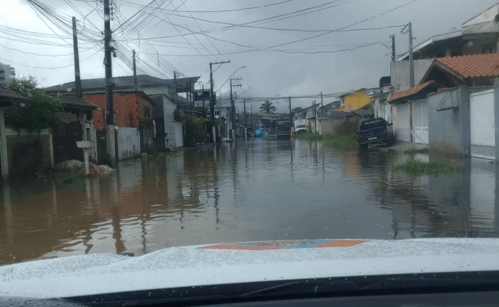 Chuvas em Ubatuba SP atingem 65% da média mensal em 6h Defesa Civil atua agora Chuvas em Ubatuba SP atingem 65% da média mensal em 6h Defesa Civil atua agora