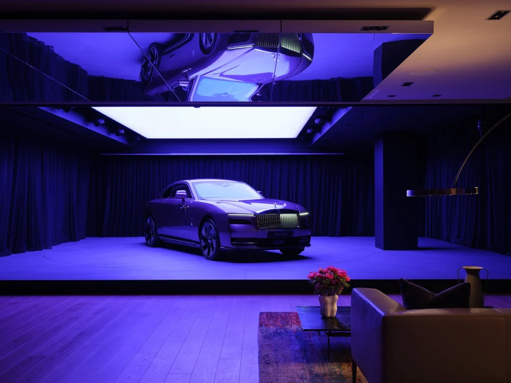 A Rolls-Royce muda rumo após 420 mil dólares não comprarem o luxo elétrico